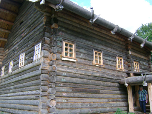 Курная изба из с. Ошевенское Каргопольского района - экспонат музея деревянного зодчества в с. Воздвиженское.